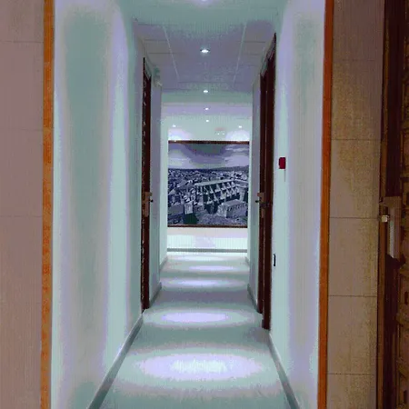 托尔托萨公园酒店